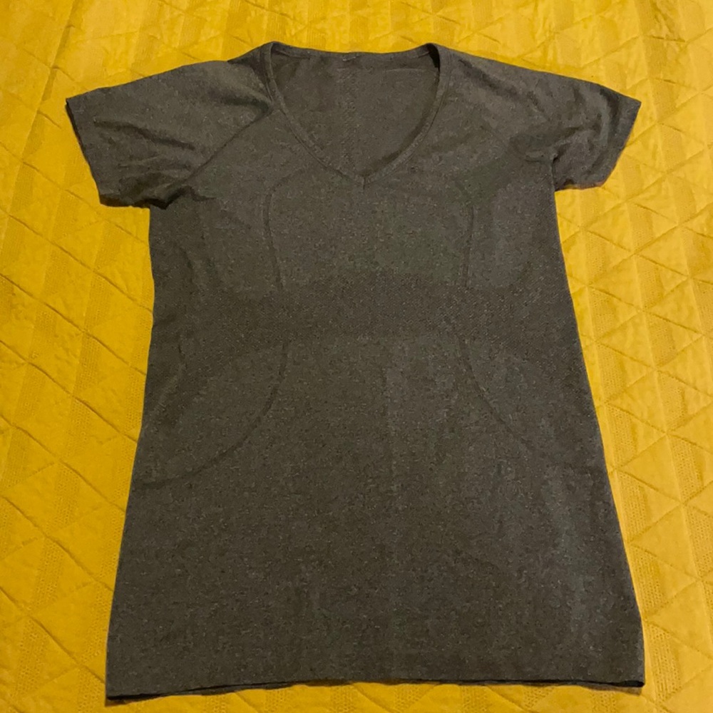 🧘🏻‍♀️lululemon tight fitting work out top🧘🏻‍♀️